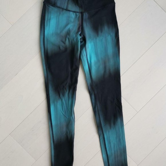 NWOT Aritzia yoga LEGGINGS STRIDE Parklife - Picture 4 of 4